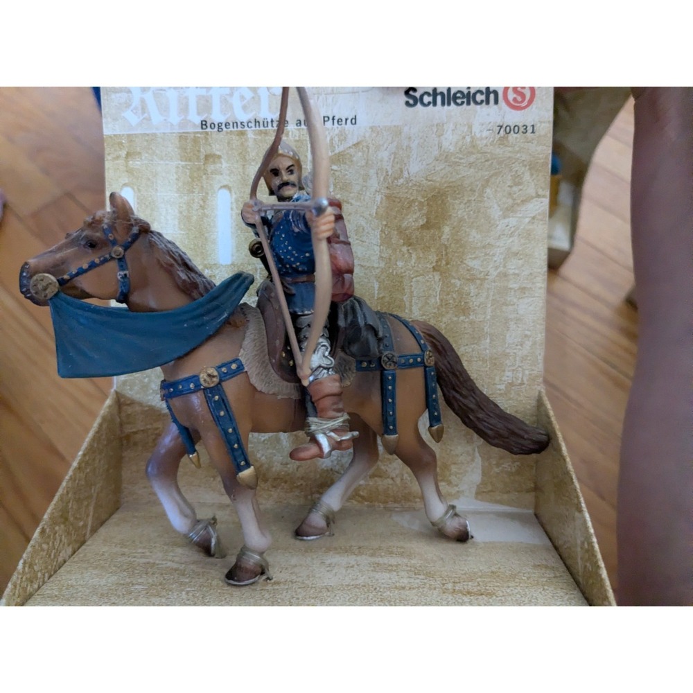 Schleich Ritter Knight Blue Mounted Archer On Horse 70031